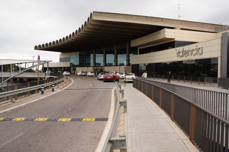 https://static.digitaltravelcdn.com/bucket/s1smawt/valencia-airport.jpg